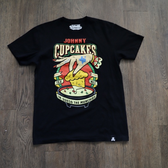 T-shirt Johnny Cupcakes "Home Baked" Noir - Taille L Femme, Occasion Très Bon état - Collection Home Alone, Look Streetwear Cool